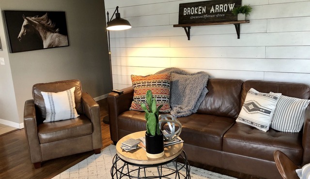 Broken Arrow's Best!- Pool table, fire pit, & more! in Broken Arrow