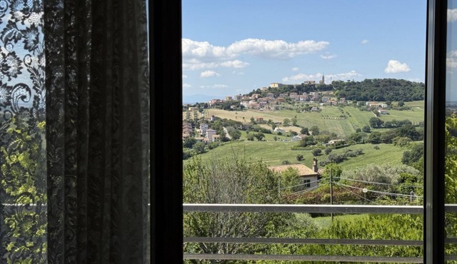 C015 – Camerano – Three-story villa with garden in Camerano