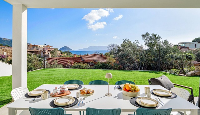 Cala Sole Suite Apartment with Garden, Sea View, Wi-Fi, Air Conditioning