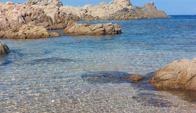 Calarossa Beach House Apartment with Sea View, Wi-Fi and Air Conditioning
