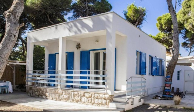 Casa Cristina, a step from Porto Pino beach