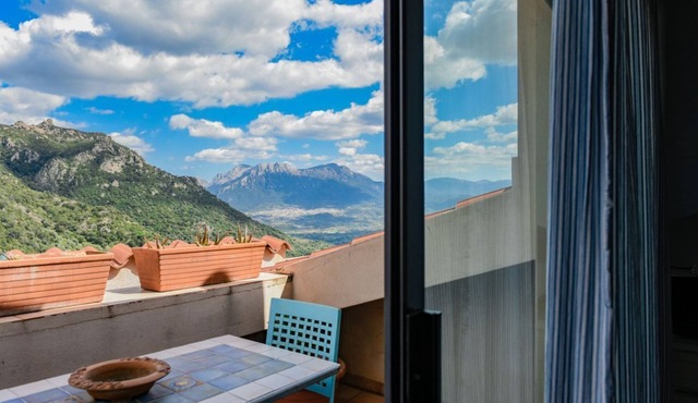 Casa Ortobene with mountain view