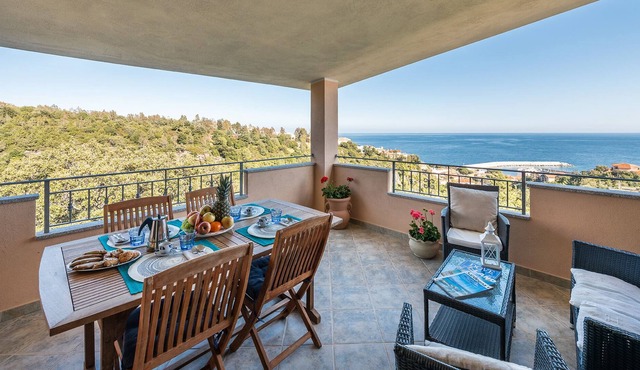 Casa Paradiso - Two Bedroom Villa, Sleeps 8