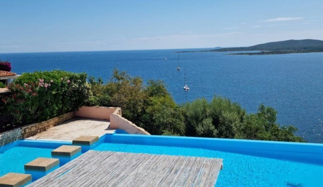 Casetta Ladunia mit Blick aufs Meer by Interhome