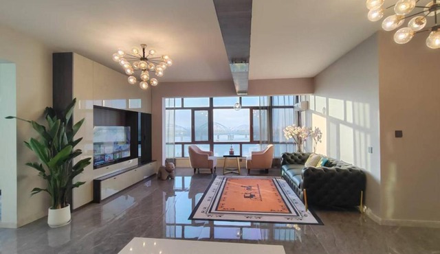 Central Avenue Luxury River View Apartment in Harbin