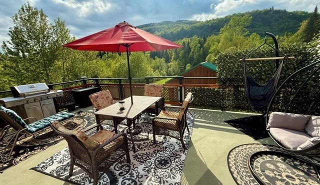 Charming ski cottage 30 min from Quebec city. Chalet du Hibou Voyageur. in Stoneham-et-Tewkesbury
