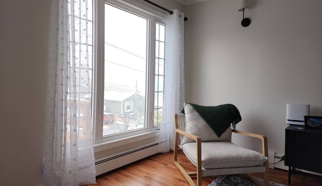 Charming 2-bedroom bungalow in awesome Corner Brook with WiFi, AC in Corner Brook