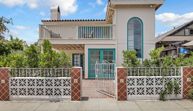 Charming 4BR/3BA Getaway, Walk to Downtown Santa Barbara & Beach, Sleeps 8 in Santa Barbara