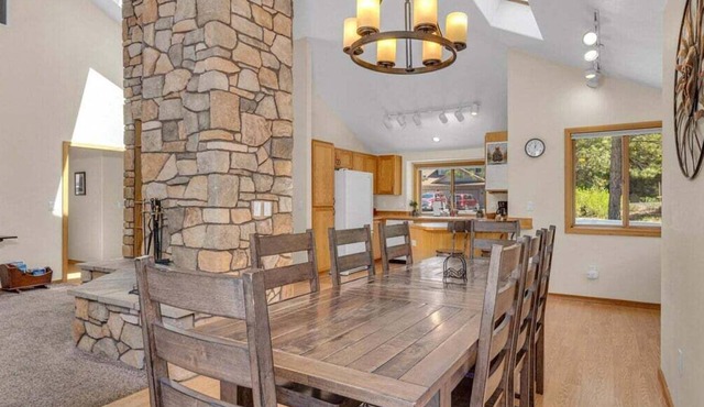 Charming, Hot Tub, SHARC, A/C in Sunriver