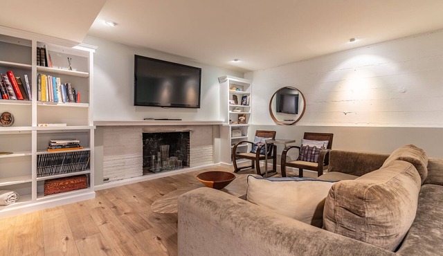 Charming & Spacious Lakewood Retreat Near Local Attractions in Seattle
