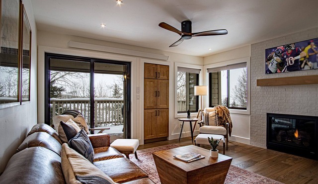 Classy, contemporary, cozy, Sun Valley condo with Resort Amenities in Sun Valley