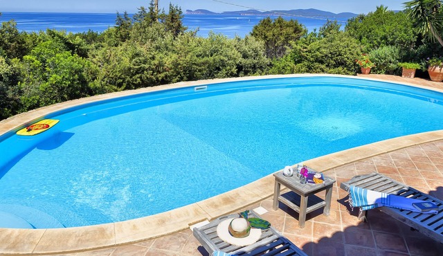 ClickSardegna Villa Julia, spectacular sea view with exclusive use swimming pool