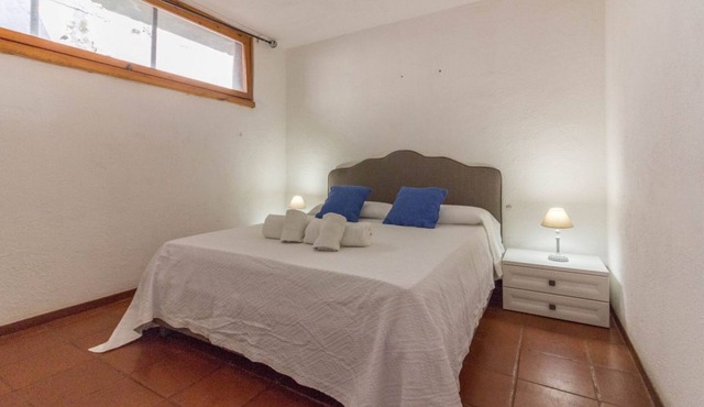 Comfortable apartment of 55 sqm with private entrance, able to accommodate up to 2 people, located on the first floor within the village Cugnana Verde (no lift). The property is equipped with every comfort! Inside the Residence you will find a various se
