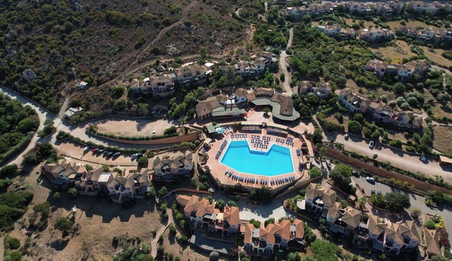 Cosy apartment for 4 people with pool, A/C, TV, patio and panoramic view