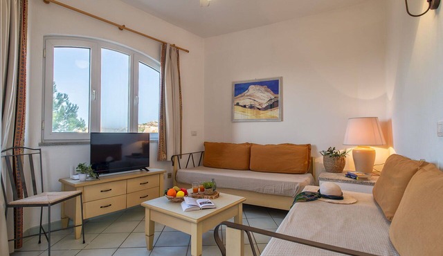 Cosy apartment for 4 people with A/C, pool, WIFI, TV, terrace and pets allowed