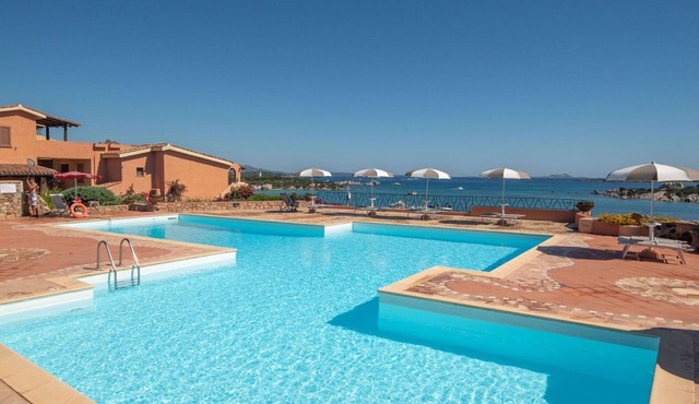 Cosy apartment for 4 guests with pool, A/C, TV, patio and pets allowed