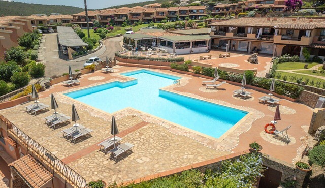 Cosy apartment for 6 people with A/C, pool, TV, terrace and pets allowed