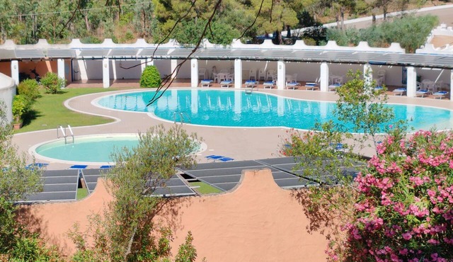 Cottage in holiday resort with a pool, detached annex, and large outdoor spaces.