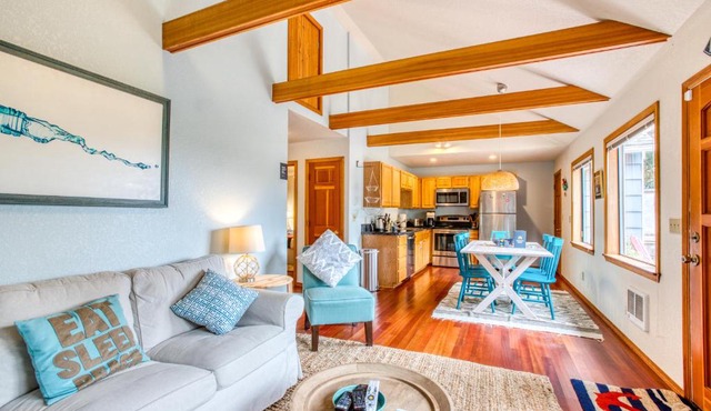 Cozy Cannon Beach Cottage by the Sea in Cannon Beach