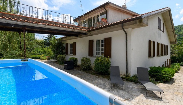 Cozy home in Apecchio -PU- with private swimming pool, can be inside or outside
