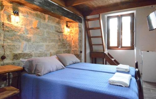 Cozy Home In Ollolai With House A Mountain View