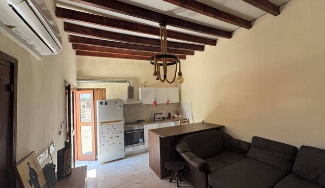 Cozy Stone house with 1 bedroom in Marathounta