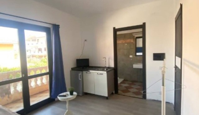 Daluef Apartment 14 in Assemini – 4 Bedrooms, Private Baths, Up to 16 Guests
