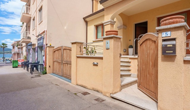Dimora Smeralda Golfo Aranci – Central Location and Beach with Private Terrace