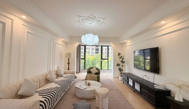 Eastern Hub - High Quality Spacious Apartment, near the Bund in Shanghai