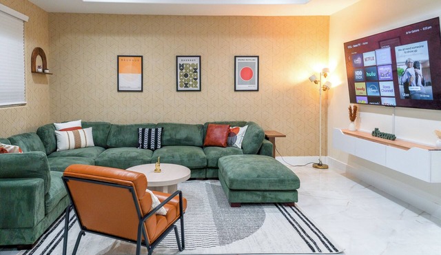 Elegant Modern Disney Villa King Beds Game Room + EV Charger Sleeps 14 in Santa Ana