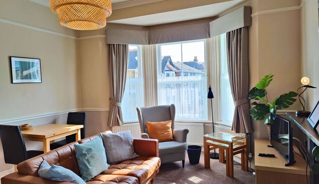 Elizabeth Apartment- perfectly located with smart TV in Shanklin