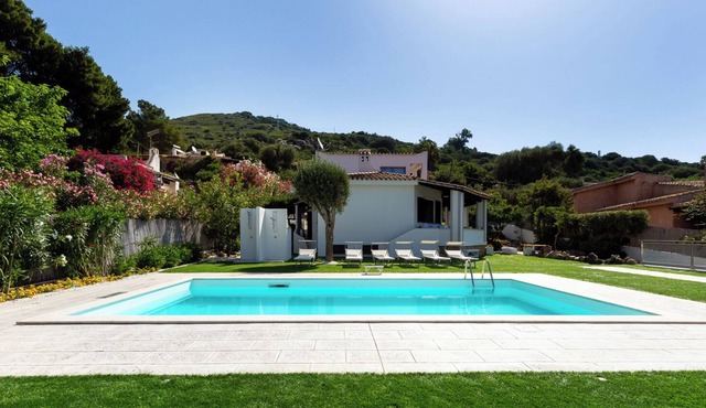 Exclusive villa with private pool 100 meters from sea