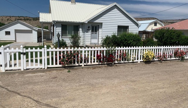 Experience Helper Charm - Spacious 4-bedroom Retreat in Helper