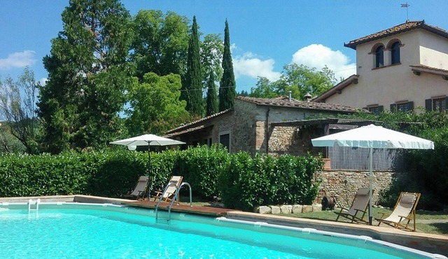 Farmhouse with pool amongst Chianti vineyards in San Casciano in Val di Pesa