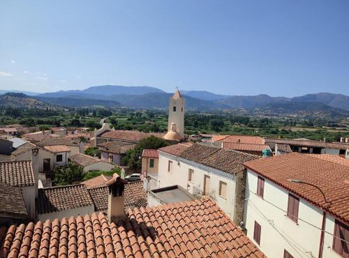 Family&Friends 5 - Valley View Room - Sleeps 4 - Panoramic Views Large room - minutes from the sea & beach - No aircon & Shared Bathroom
