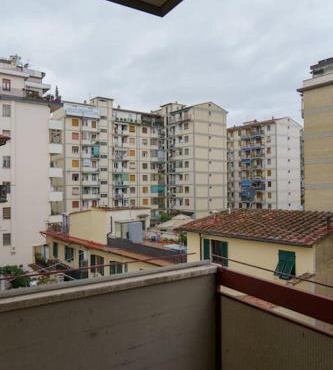 Fanciful 2-BR outside ZTL in Florence