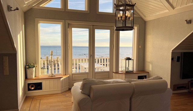 First-Row Beachfront Villa with Stunning Views - Sleeps 16 people+ in Vestfold