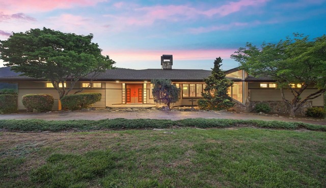 Frank Lloyd Wright-styled Mid-Century Modern Retreat on 5 Private Acres in Rabun Gap