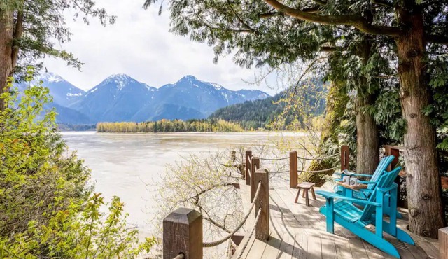 Fraser River Waterfront Cottage in Hope BC in Hope