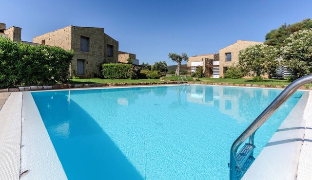 Golden Stone Villa: Pool & Relax
