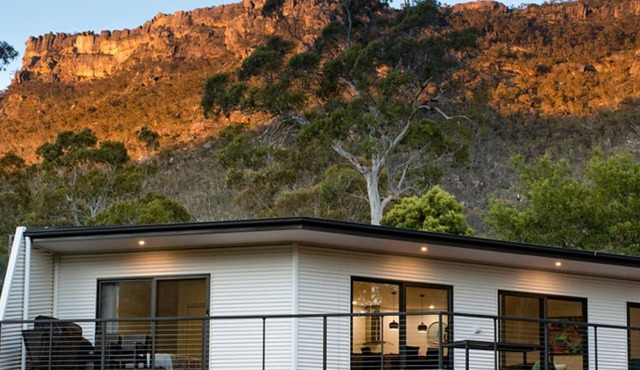 Golton in the Gap - Immerse yourself in the serenity of the Grampians landscape in Halls Gap