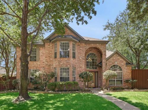 Gorgeous Mansion with Pool & Cinema Room Sleeps 16 in Plano