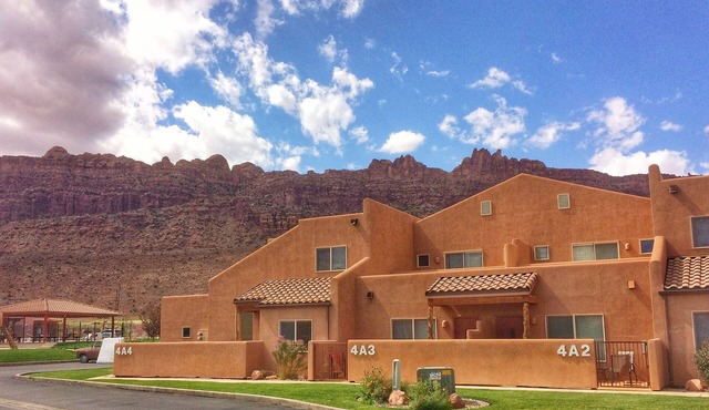 GREAT RATES. Pool/Wifi/Hot Tub/Tennis/W&D/2-Car Garage. 1500 Sq.Ft in Moab