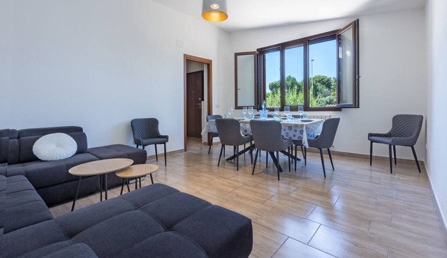 GuestHost - I Mandorli: A Villa Between the Sea and Downtown