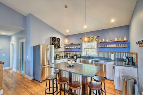 Hiawassee Home w/Views < 1 Mi to Lake Chatuge in Hiawassee