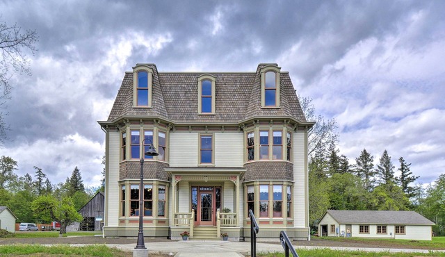 Historic, Victorian Villa w/Park On-Site in Quilcene