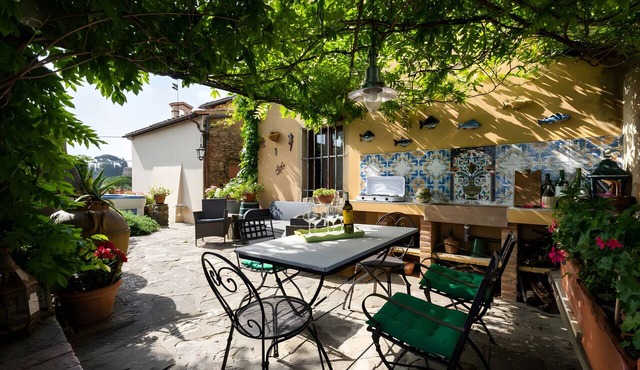 Historic Villa with Florence View and Hot Tub in Lastra a Signa