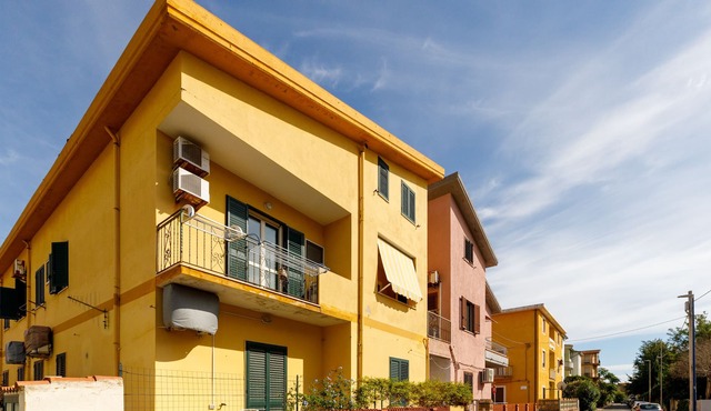 Holiday Apartment Casa Pierola with Balcony, A/C & Wi-Fi