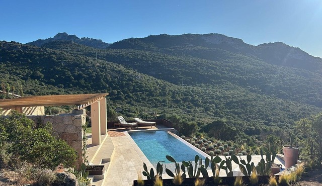 Holiday Home 'Casa La Petite' with Sea View, Wi-Fi and Air Conditioning