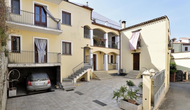 Holiday Home 'Casa Luisa' close to Historic Centre with Balcony & Wi-Fi